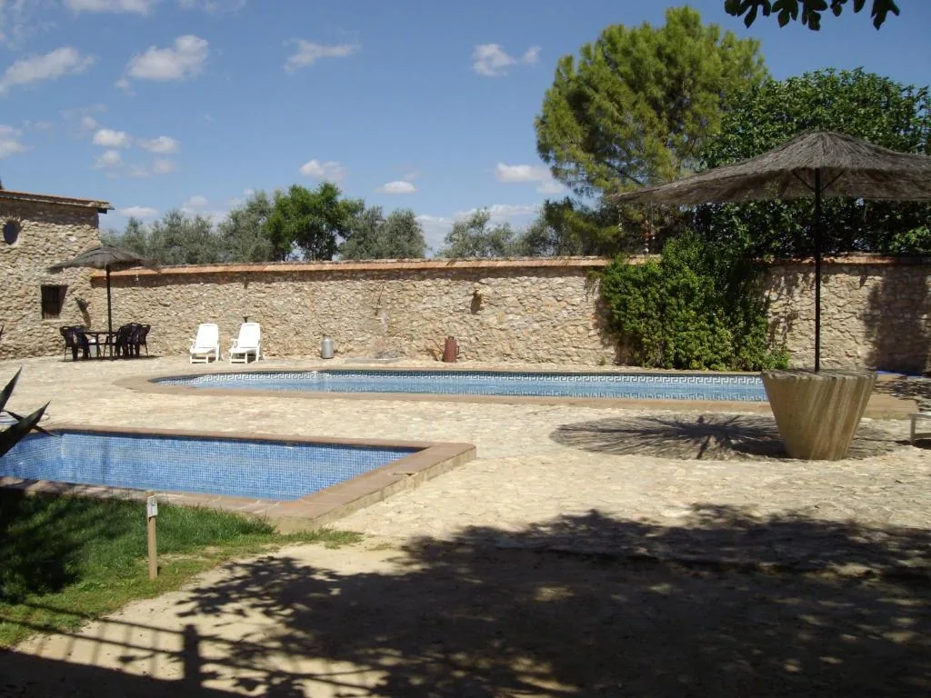 The Sierra Recovery cortijo and pool
